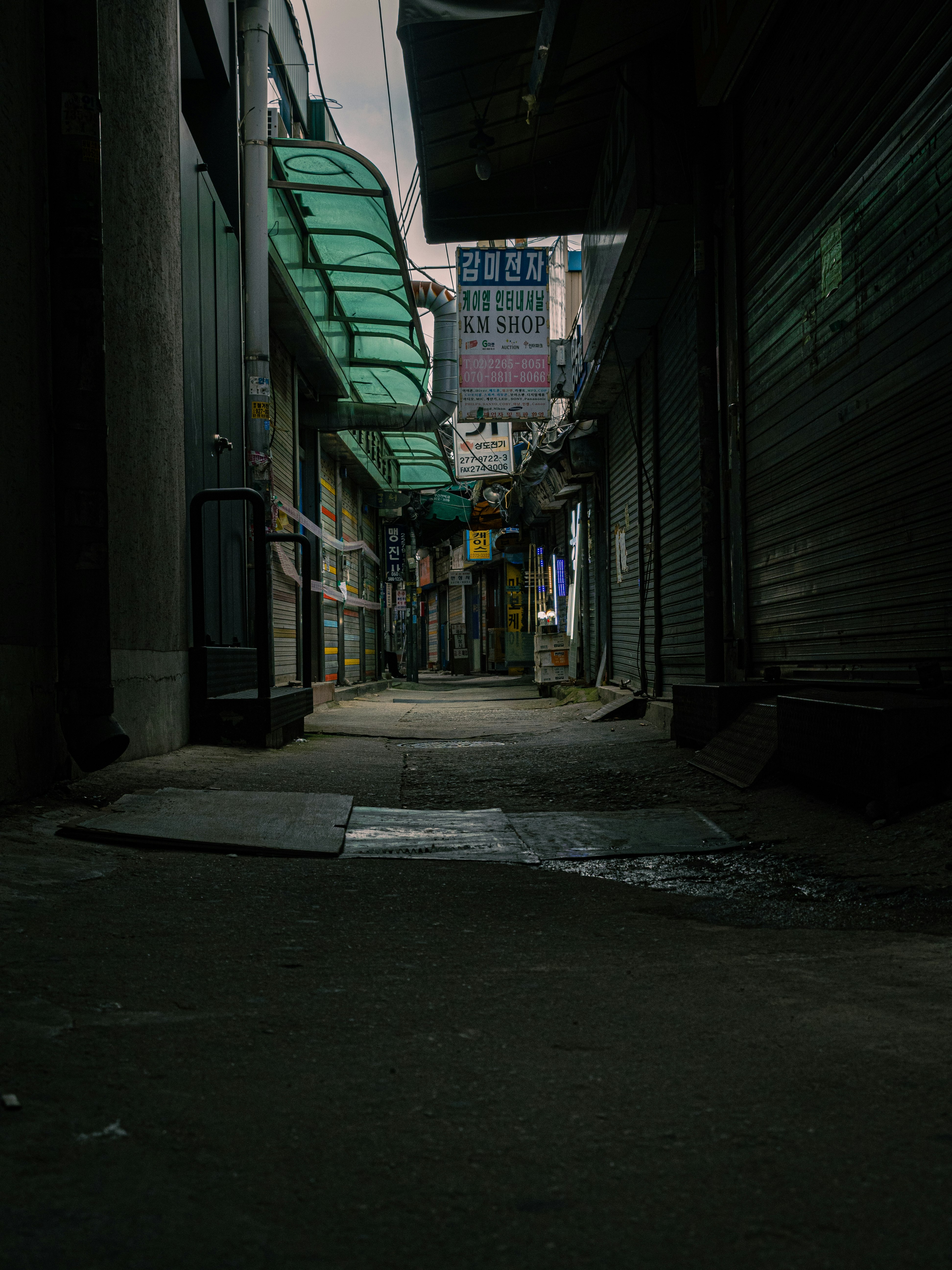 empty hallway with green walls